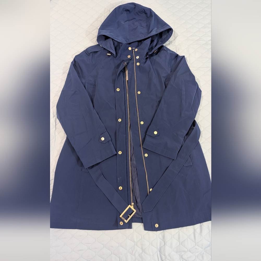 London fog trench coat with detachable hoodie. Size XL, New without tags, Blue